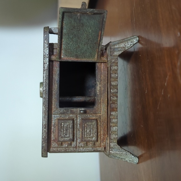 Miniature Dot Cast Iron Stove Antique Toy - Picture 4 of 5